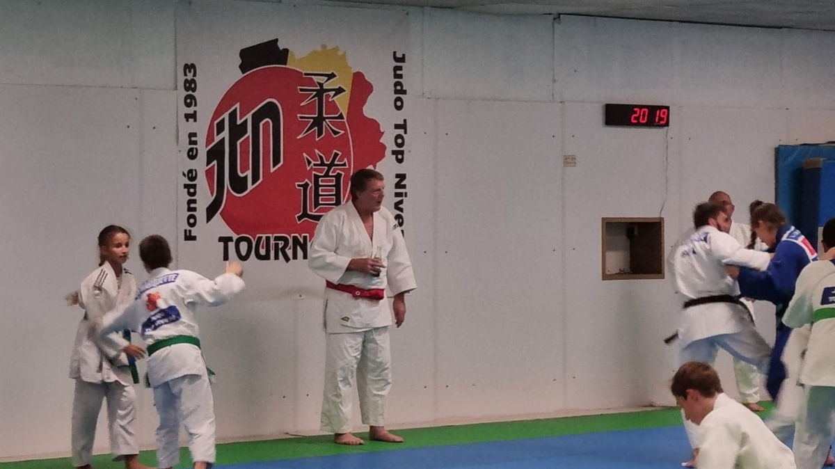 Robert Van De Walle visite le Judo Top Niveau.
